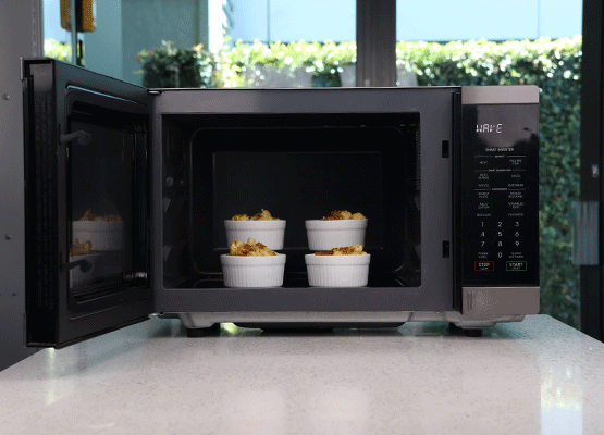 26L Flatbed 900W Microwave